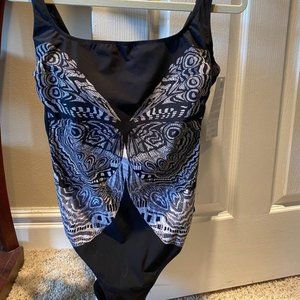 Gottex NWT Black and White One Piece Swimsuit Size 14